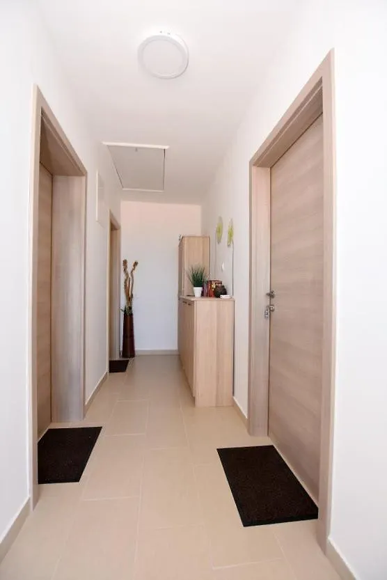 Apartmani Pernjak Mandre 0*,  Croatia