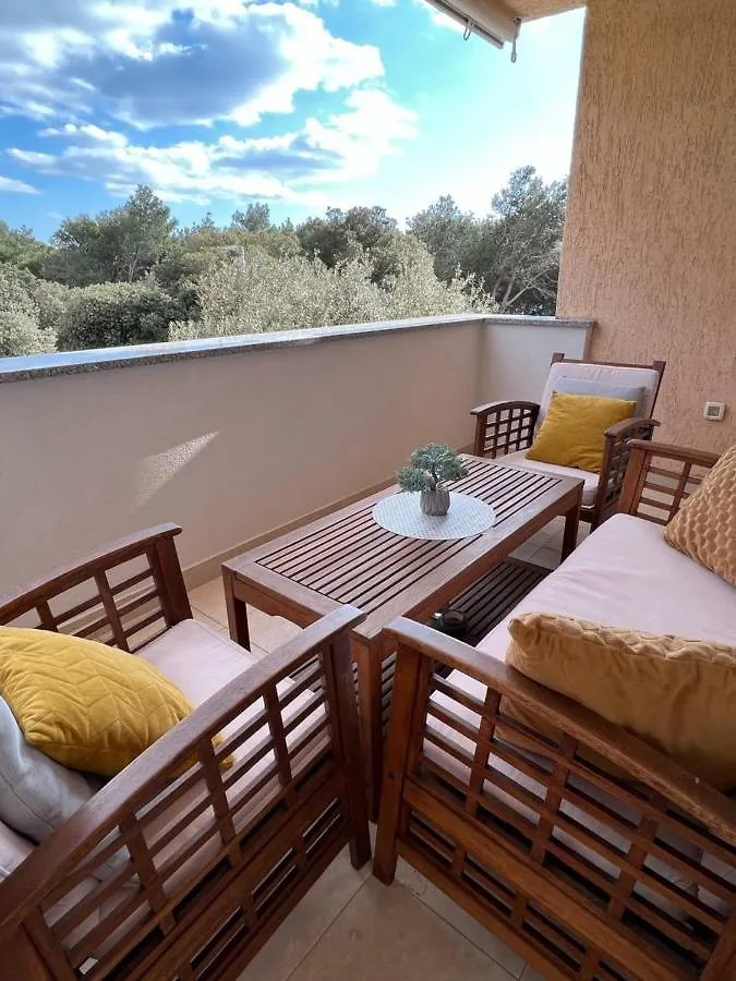 Apartmani Pernjak Mandre 0*,