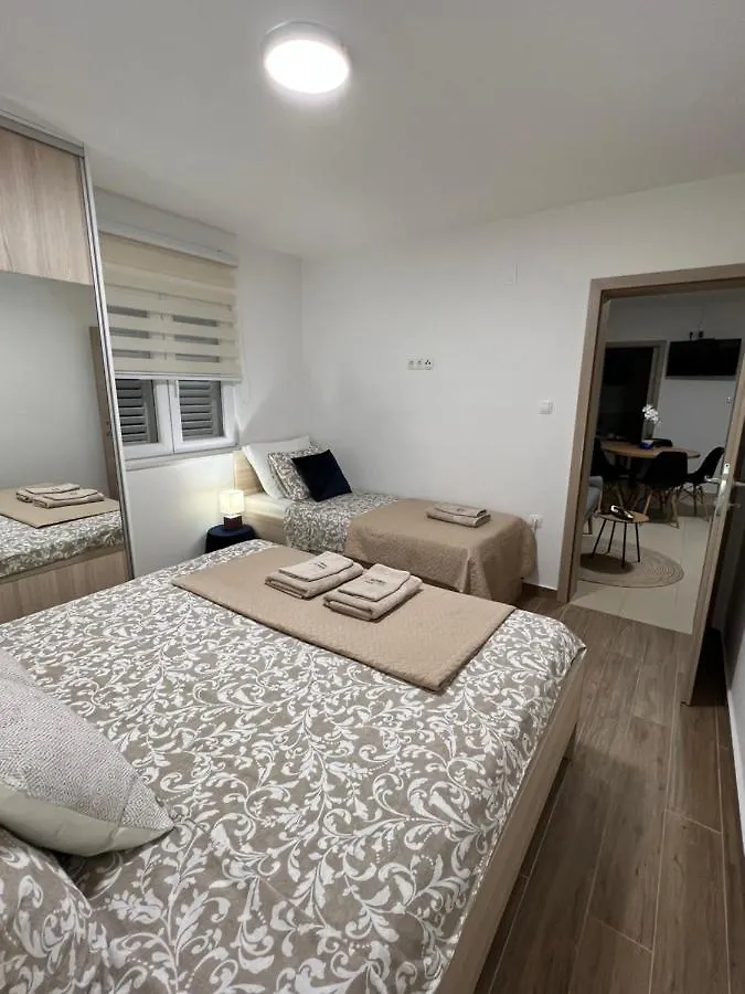Apartment Apartmani Pernjak Mandre