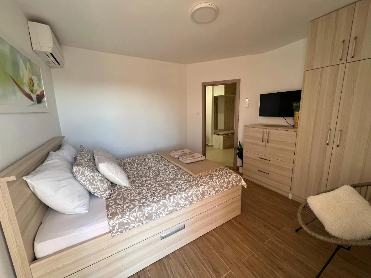 Apartmani Pernjak Mandre Apartment