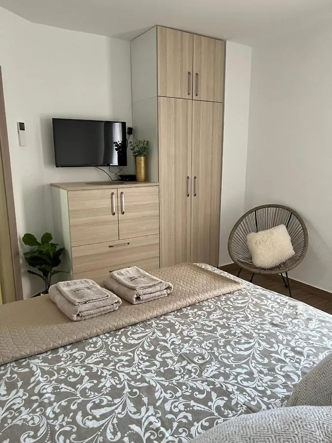 Apartmani Pernjak Mandre Apartment