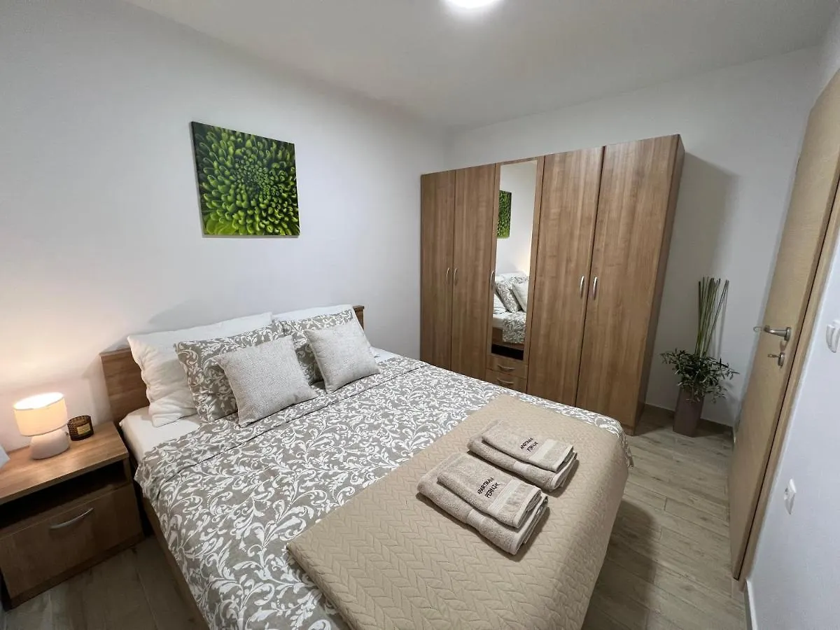 Apartmani Pernjak Mandre