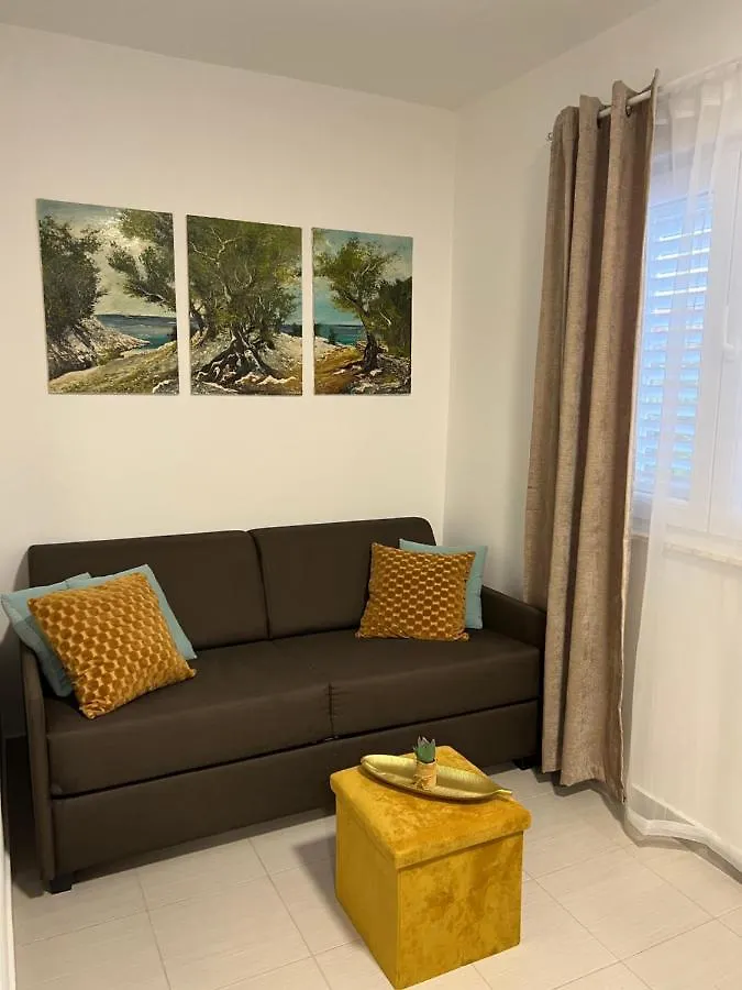 Apartment Apartmani Pernjak Mandre