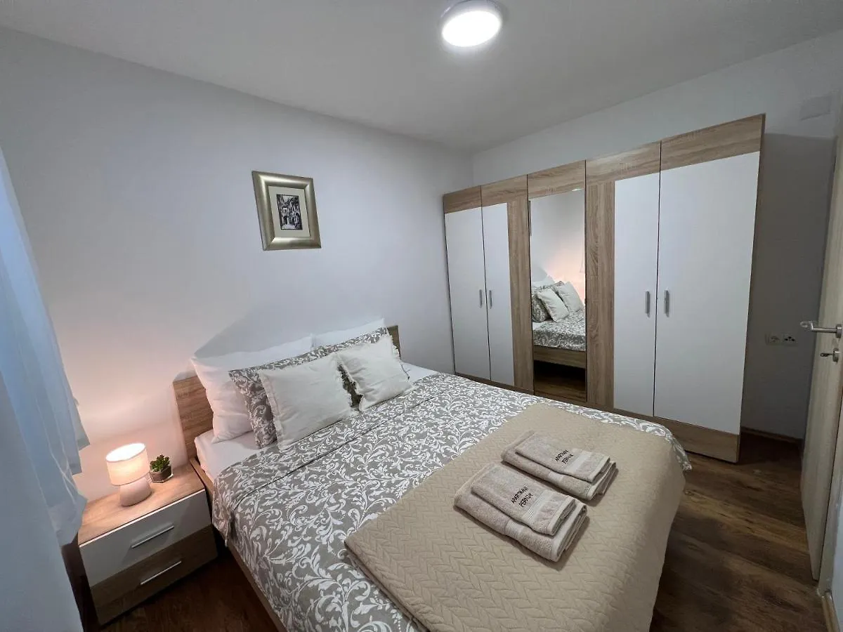 Apartment Apartmani Pernjak Mandre
