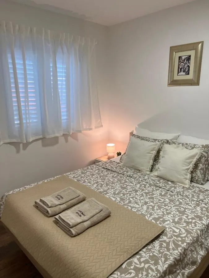 Apartmani Pernjak Mandre Apartment
