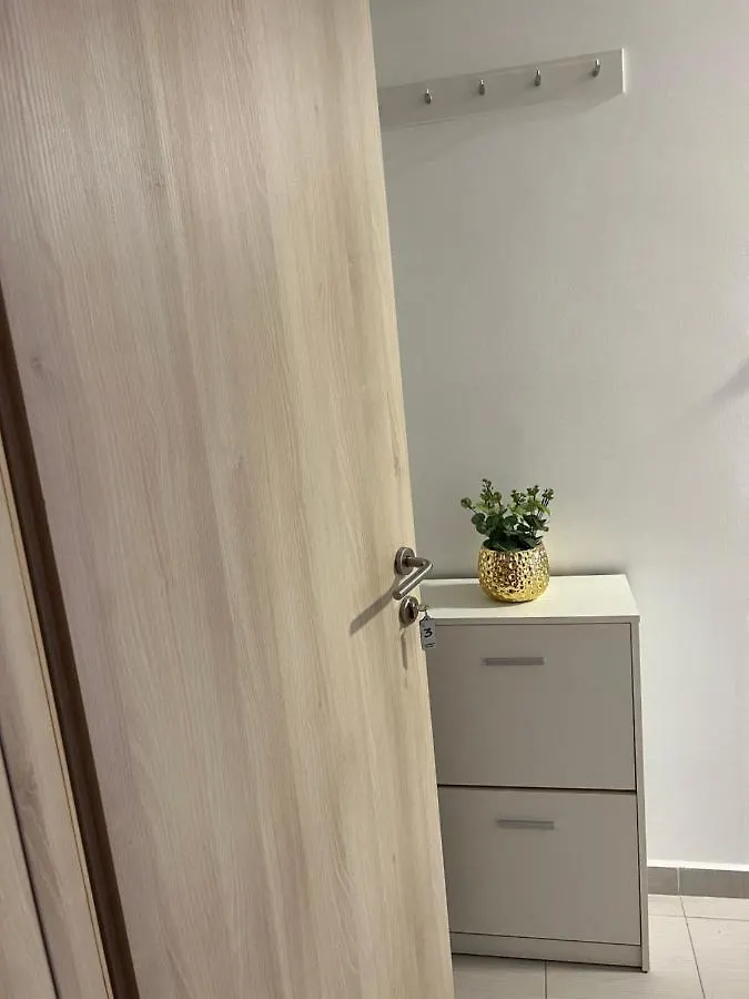 Apartmani Pernjak Mandre 0*,