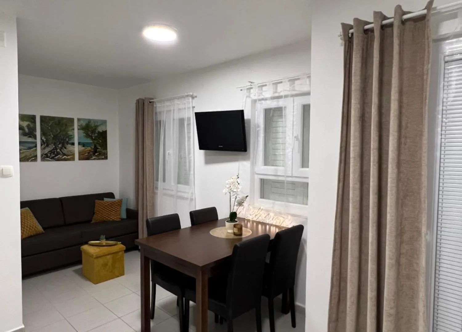 Apartmani Pernjak Mandre