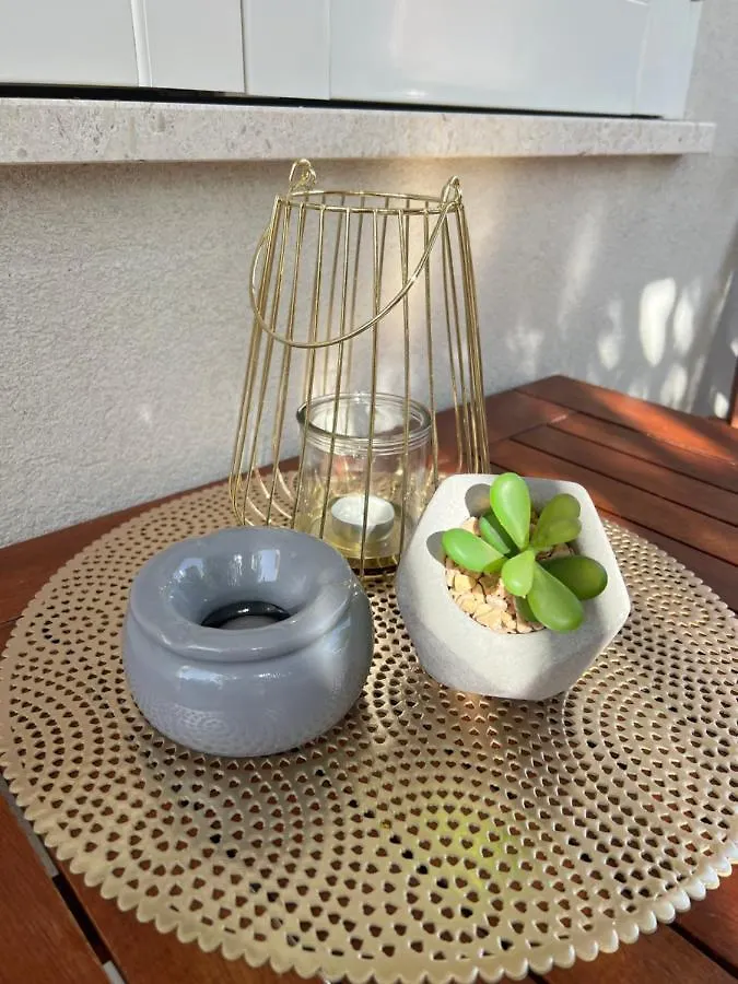 Apartmani Pernjak Mandre Apartment