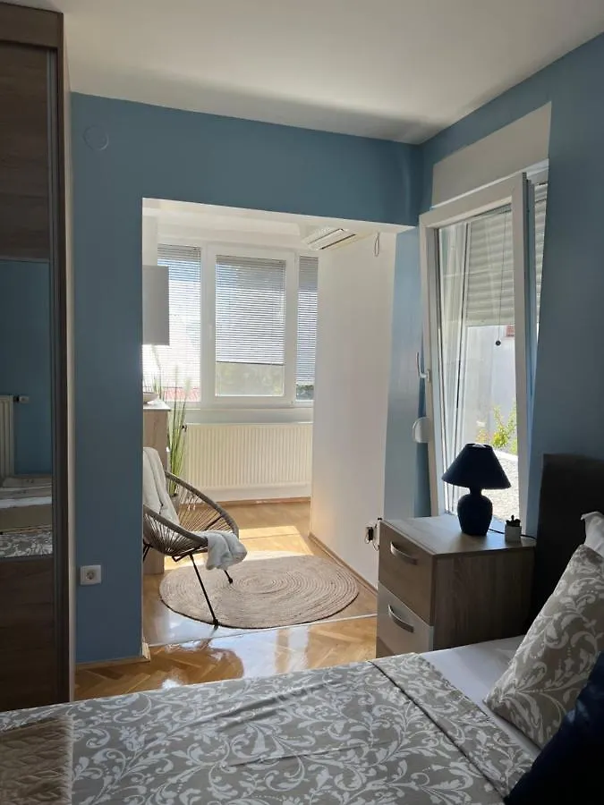 Apartmani Pernjak Mandre 0*,