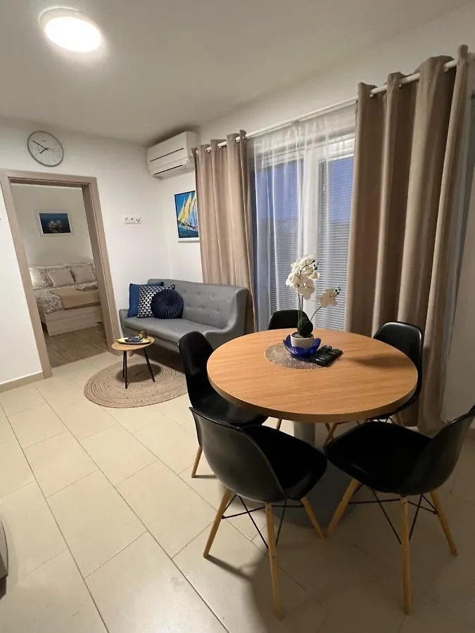 Apartmani Pernjak Mandre